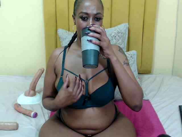 DARKNLOVELYxxx99a webcam