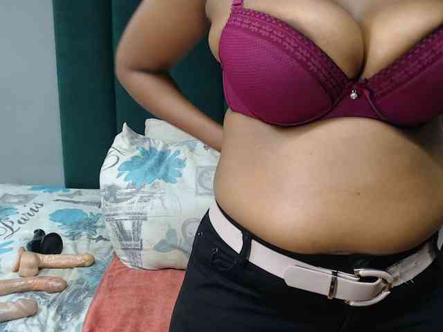 DARKNLOVELYxxx99a webcam