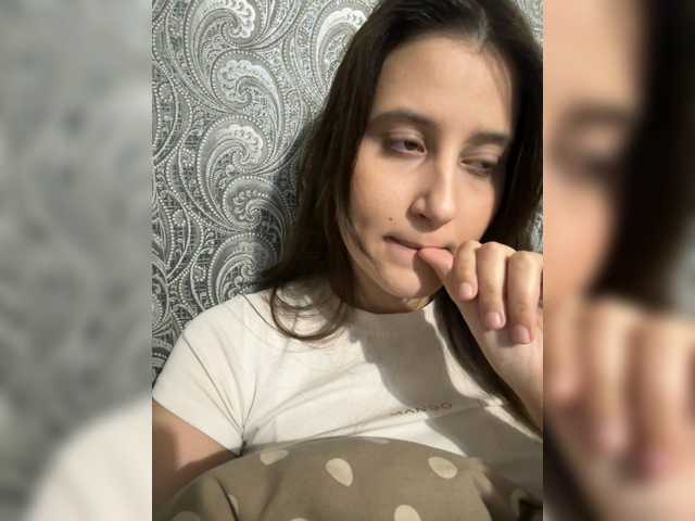 Llevie's BongaCams show and profile