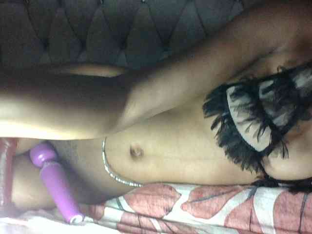 Sweet-Iddah webcam