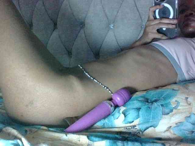 Sweet-Iddah webcam
