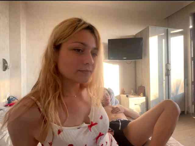 Hikkiii webcam