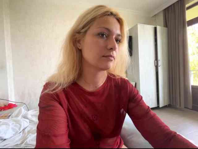 Hikkiii webcam