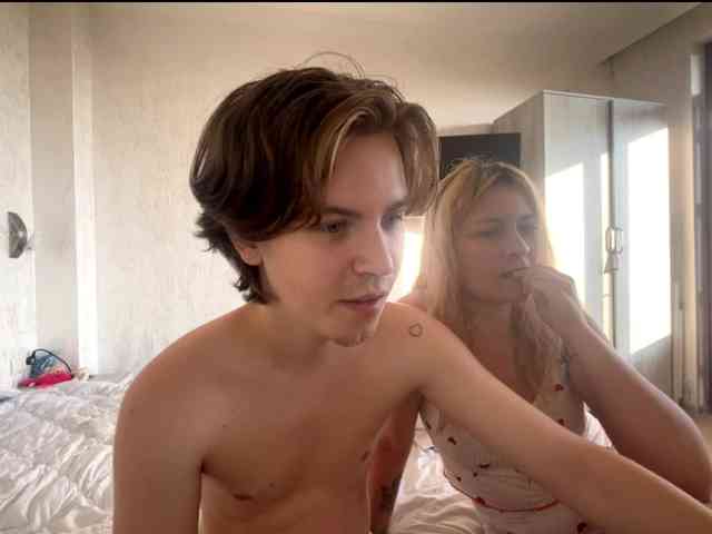 Hikkiii webcam