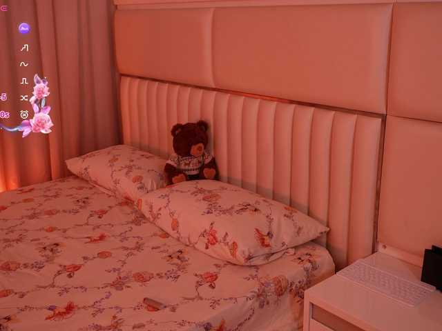 LiaGotti's BongaCams show and profile