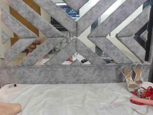 MicaelaSweet webcam
