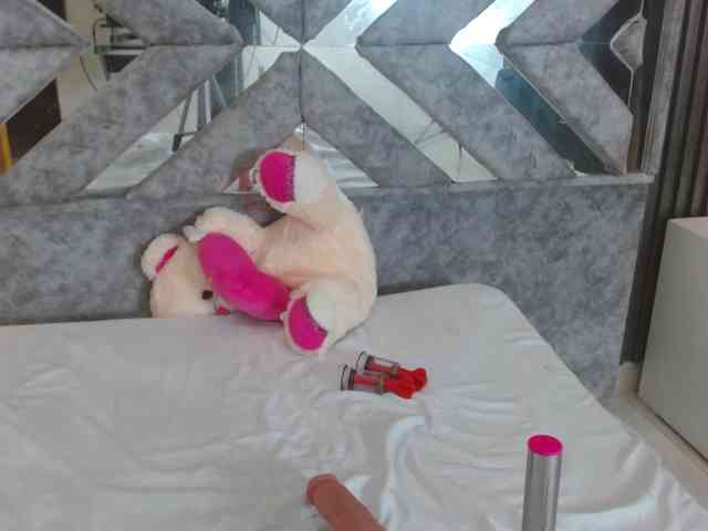 MicaelaSweet webcam