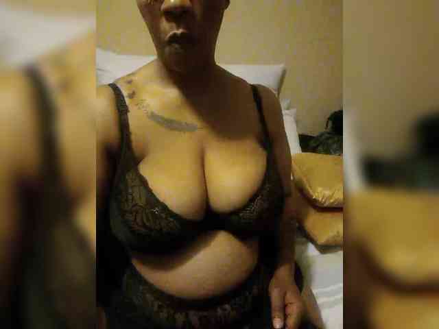 THICKBUNNYCHICKxx webcam