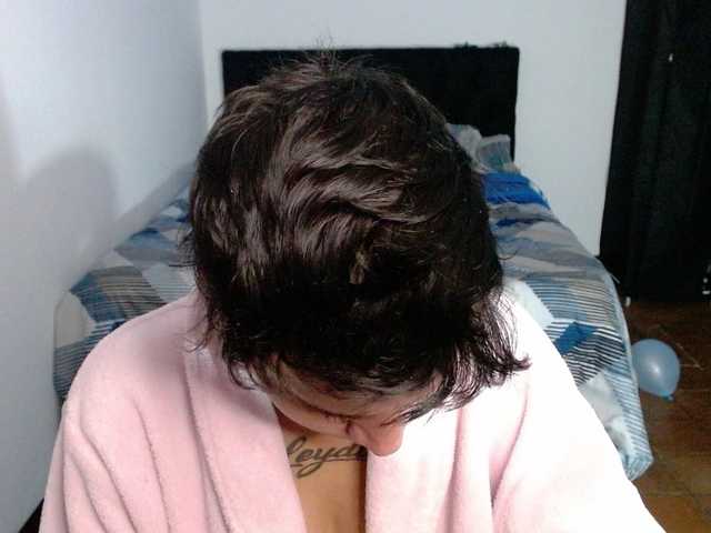 le modèle Milan-rs est en webcam porno dans un show sur le site bongacams, il possède les tags suivants: Latino/Hispanic,Brunette,Trimmed