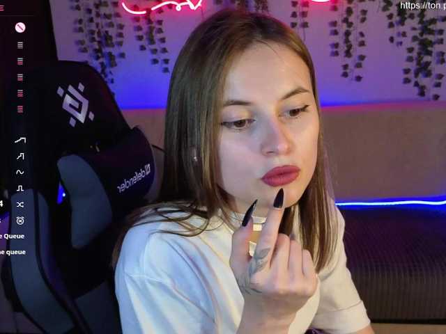  AlicaMontana chat room