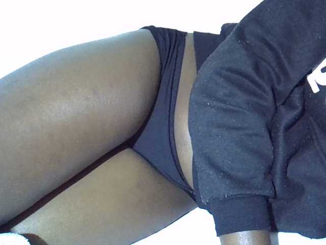 Sexyyves webcam bongacams model stream image