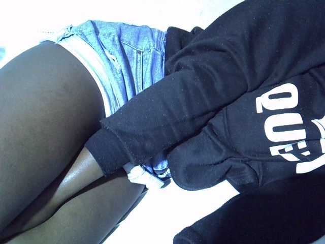 Sexyyves webcam bongacams model stream image