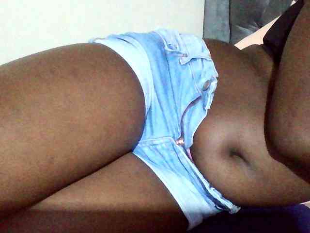 Sexyyves Live Webcam on BongaCams