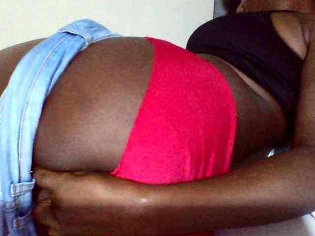 Sexyyves Live Webcam on BongaCams