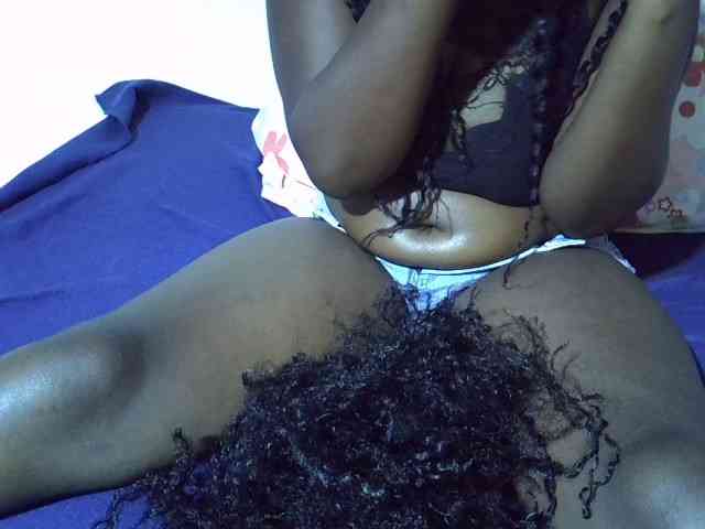 Sexyyves Live Webcam on BongaCams