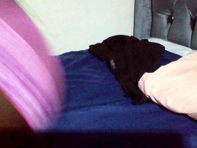 Sexyyves Live Webcam on BongaCams