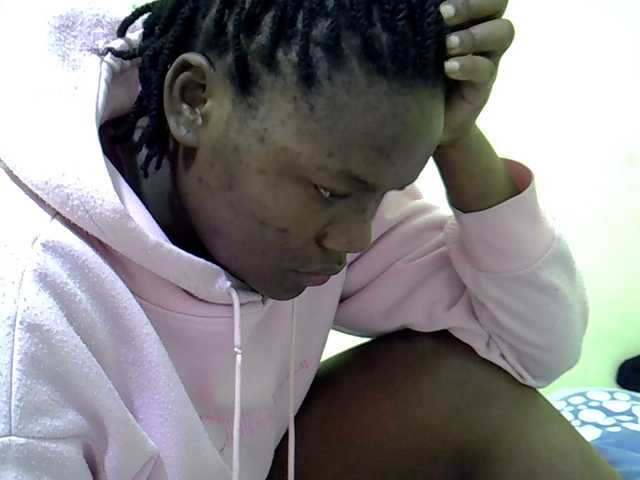 le modèle Candilili est en webcam porno dans un show sur le site bongacams, il possède les tags suivants: Ebony,Brunette,Trimmed