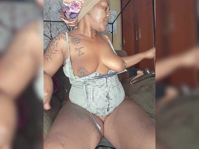 BEENCEE's BongaCams show and profile