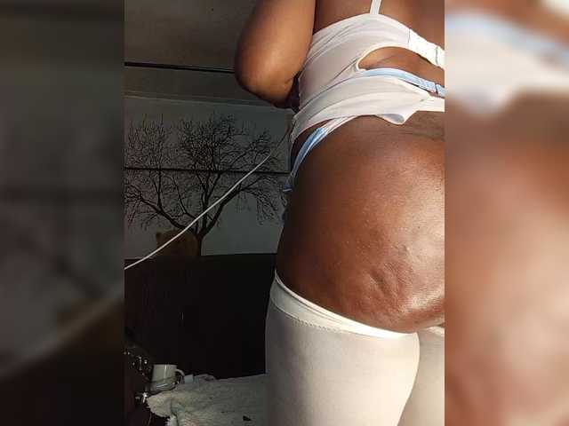 BEENCEE's BongaCams show and profile