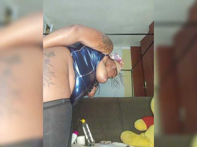 BEENCEE's BongaCams show and profile