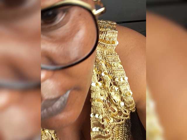 BEENCEE's BongaCams show and profile