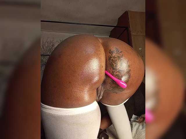 BEENCEE's BongaCams show and profile