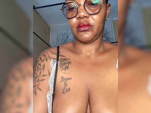 BEENCEE's BongaCams show and profile