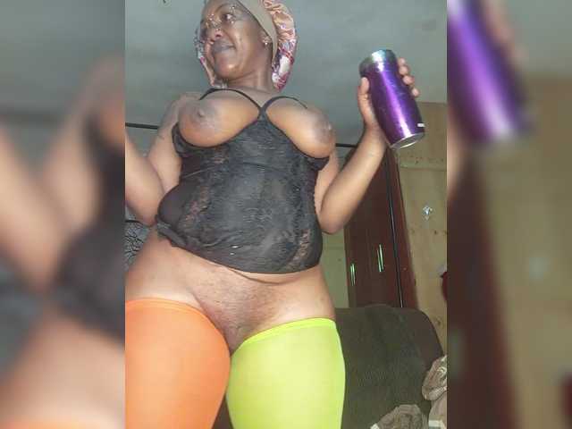 BEENCEE's BongaCams show and profile