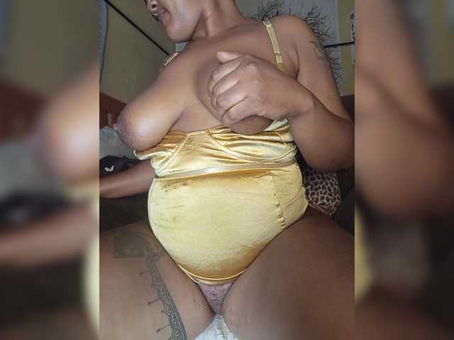 BEENCEE's BongaCams show and profile