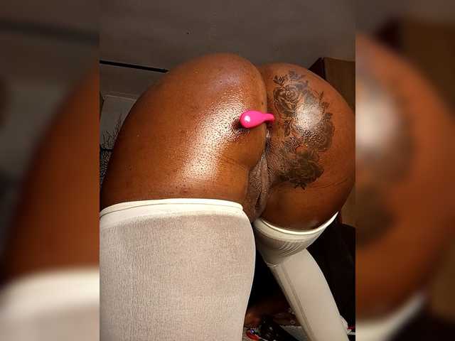 BEENCEE's BongaCams show and profile