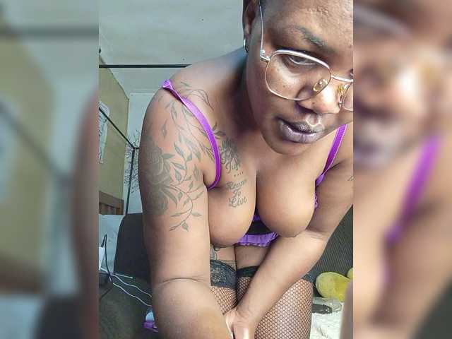 BEENCEE's BongaCams show and profile