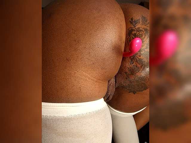 BEENCEE's BongaCams show and profile