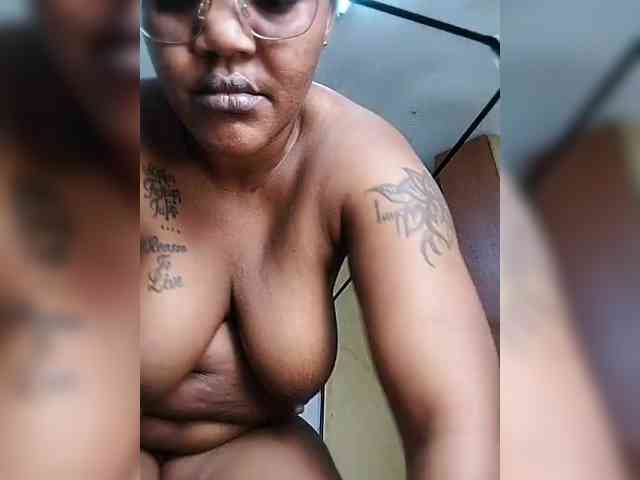 BEENCEE Live Webcam on BongaCams