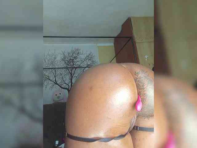 BEENCEE Live Webcam on BongaCams