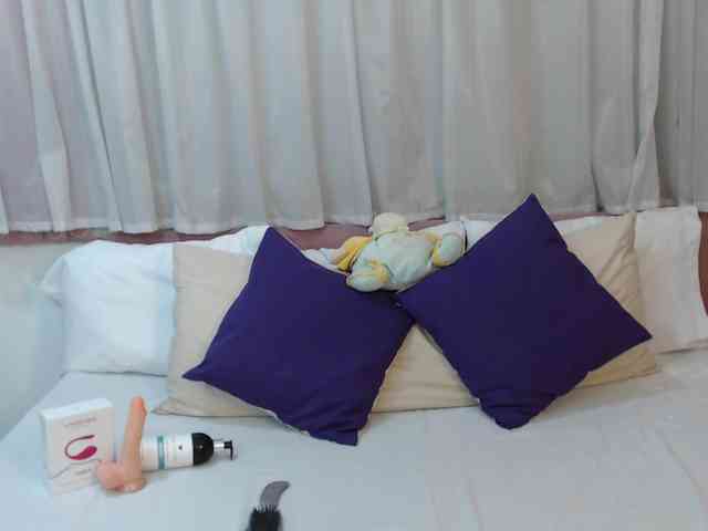 ScarletLevis webcam