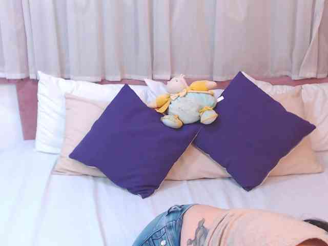 ScarletLevis Live Webcam on BongaCams