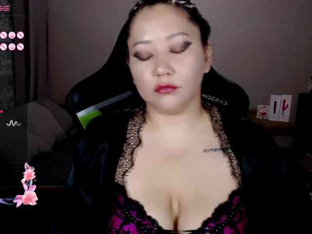 LisaAsianFlower webcam