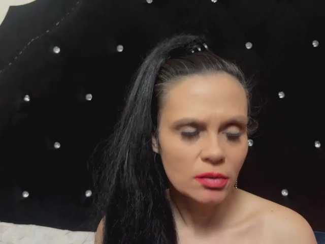 Sweeteest-Julie's BongaCams show and profile