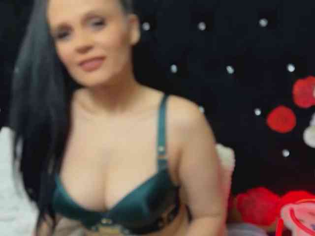 Sweeteest-Julie Live Webcam on BongaCams