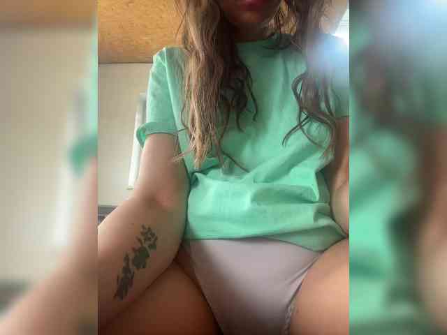Alyssa-Rosy webcam