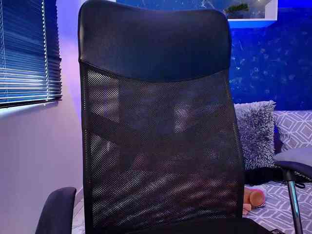 LilyRossi webcam