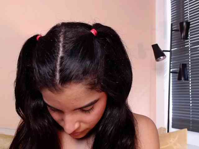 LilyRossi webcam