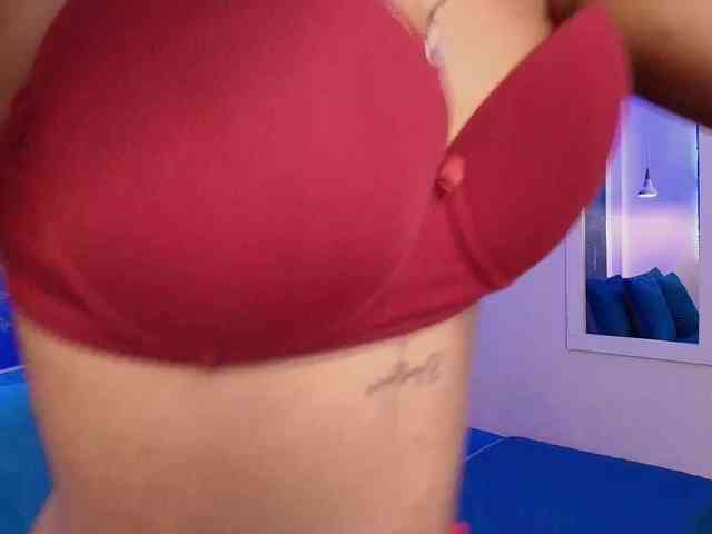 LilyRossi webcam