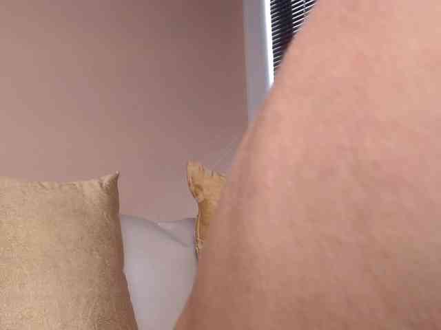 LilyRossi webcam