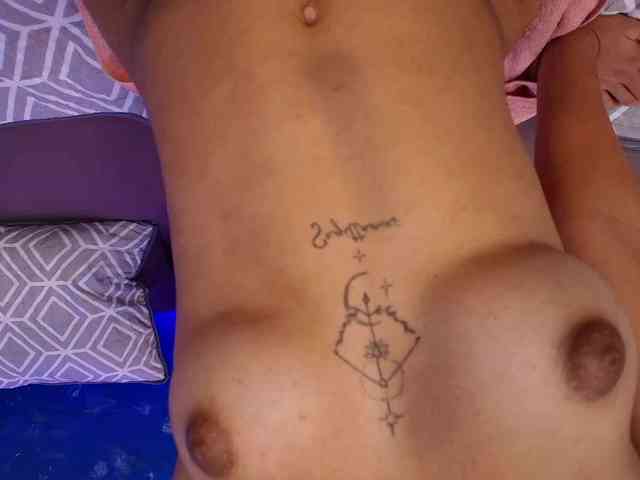 LilyRossi webcam