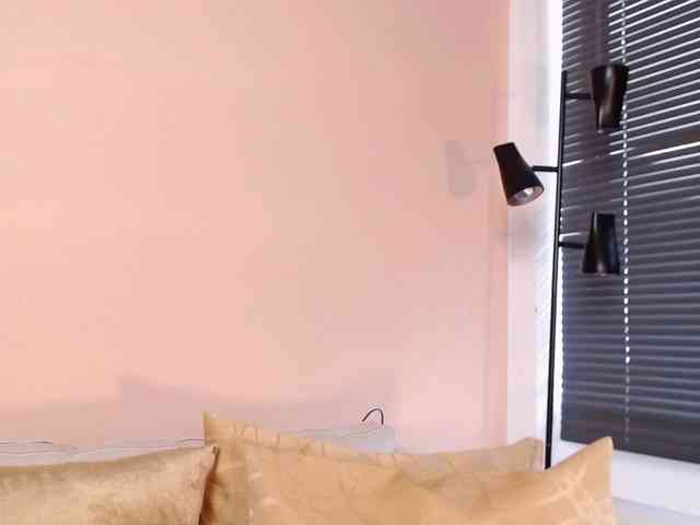 LilyRossi webcam