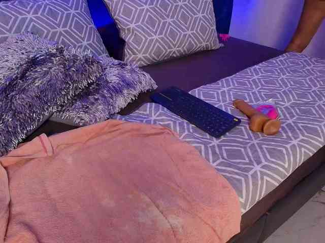 LilyRossi webcam