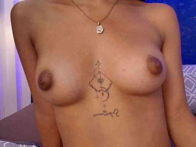 LilyRossi webcam