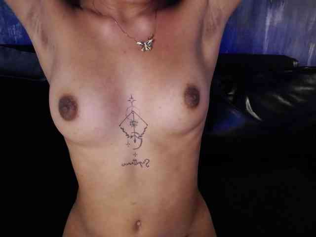 LilyRossi webcam