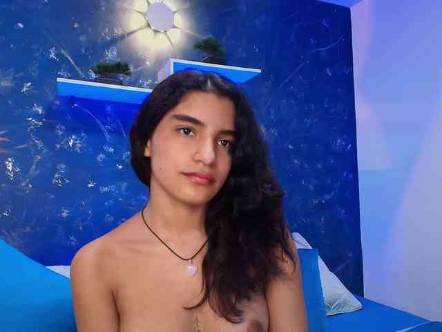 LilyRossi webcam